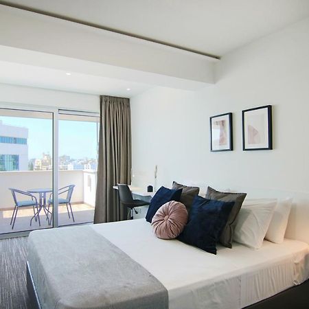Phaedrus Living: Luxury Suite Nicosia 505 Bagian luar foto