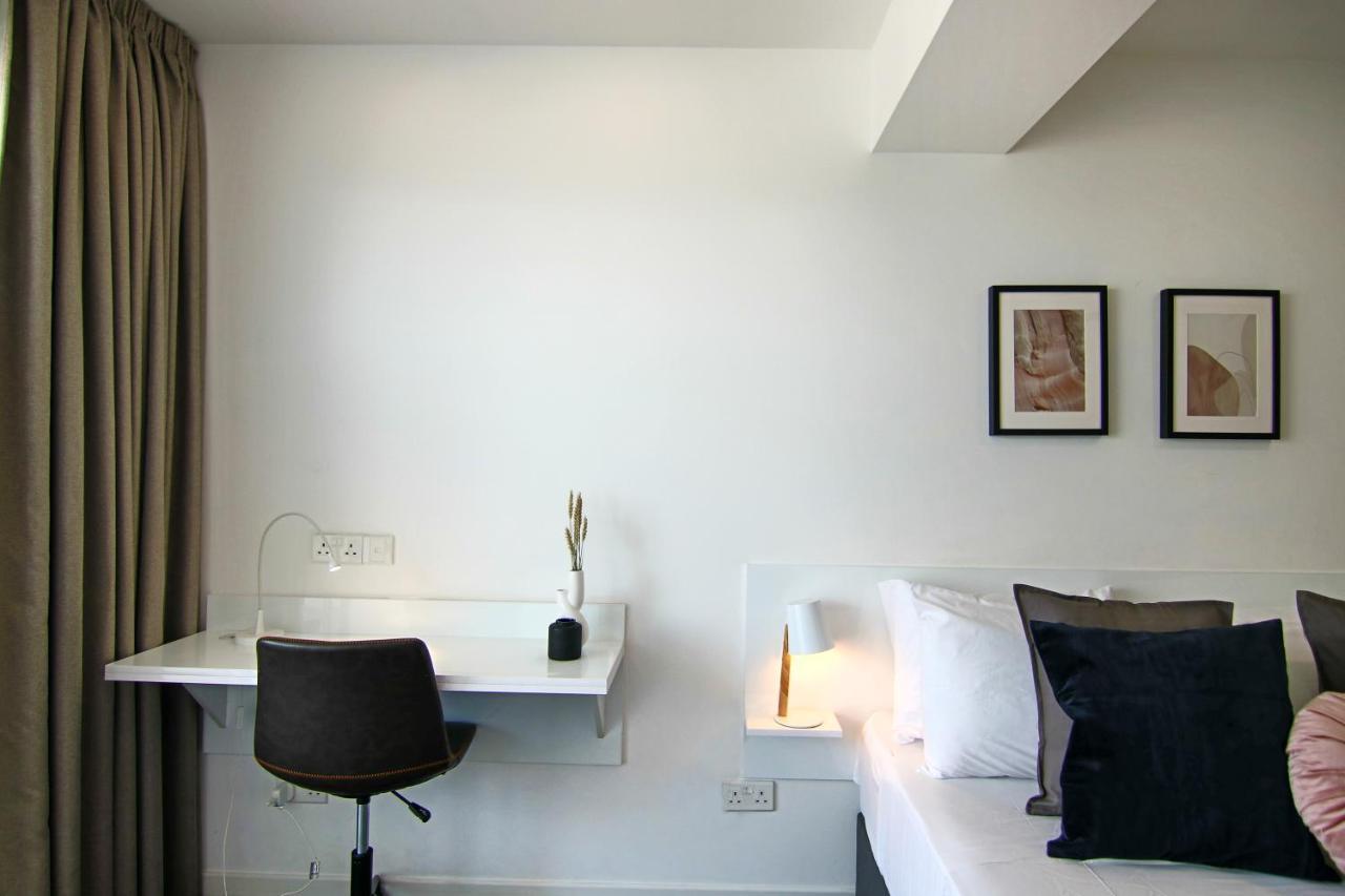 Phaedrus Living: Luxury Suite Nicosia 505 Bagian luar foto