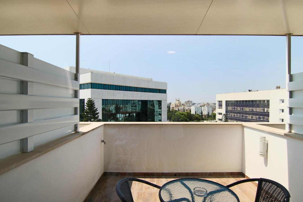 Phaedrus Living: Luxury Suite Nicosia 505 Bagian luar foto